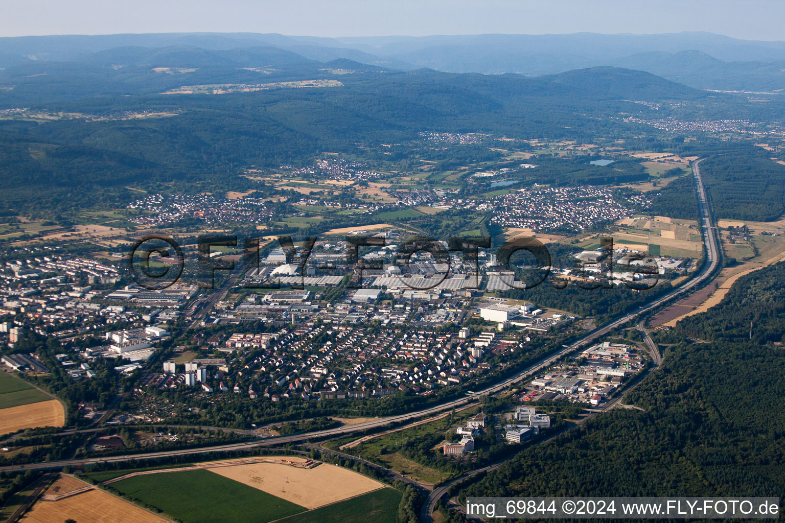 Ettlingen dans le département Bade-Wurtemberg, Allemagne vue d'en haut