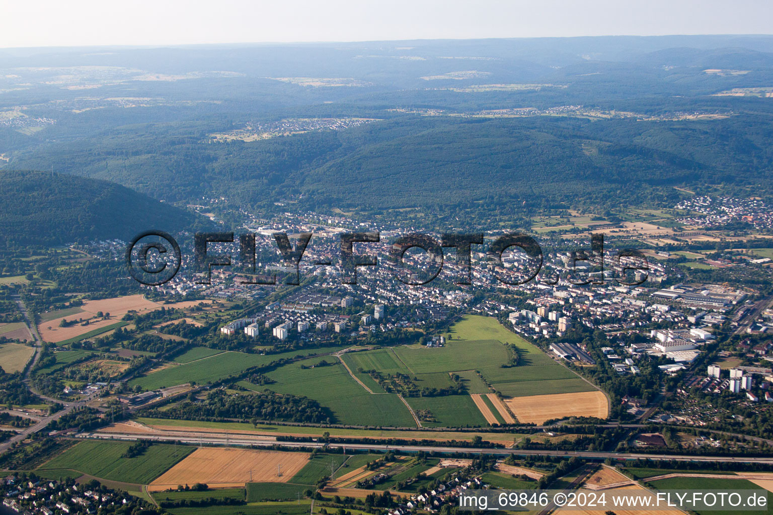 Vue d'oiseau de Ettlingen dans le département Bade-Wurtemberg, Allemagne