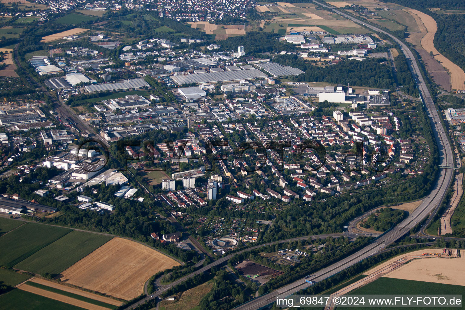 Vue aérienne de Ouest à Ettlingen dans le département Bade-Wurtemberg, Allemagne