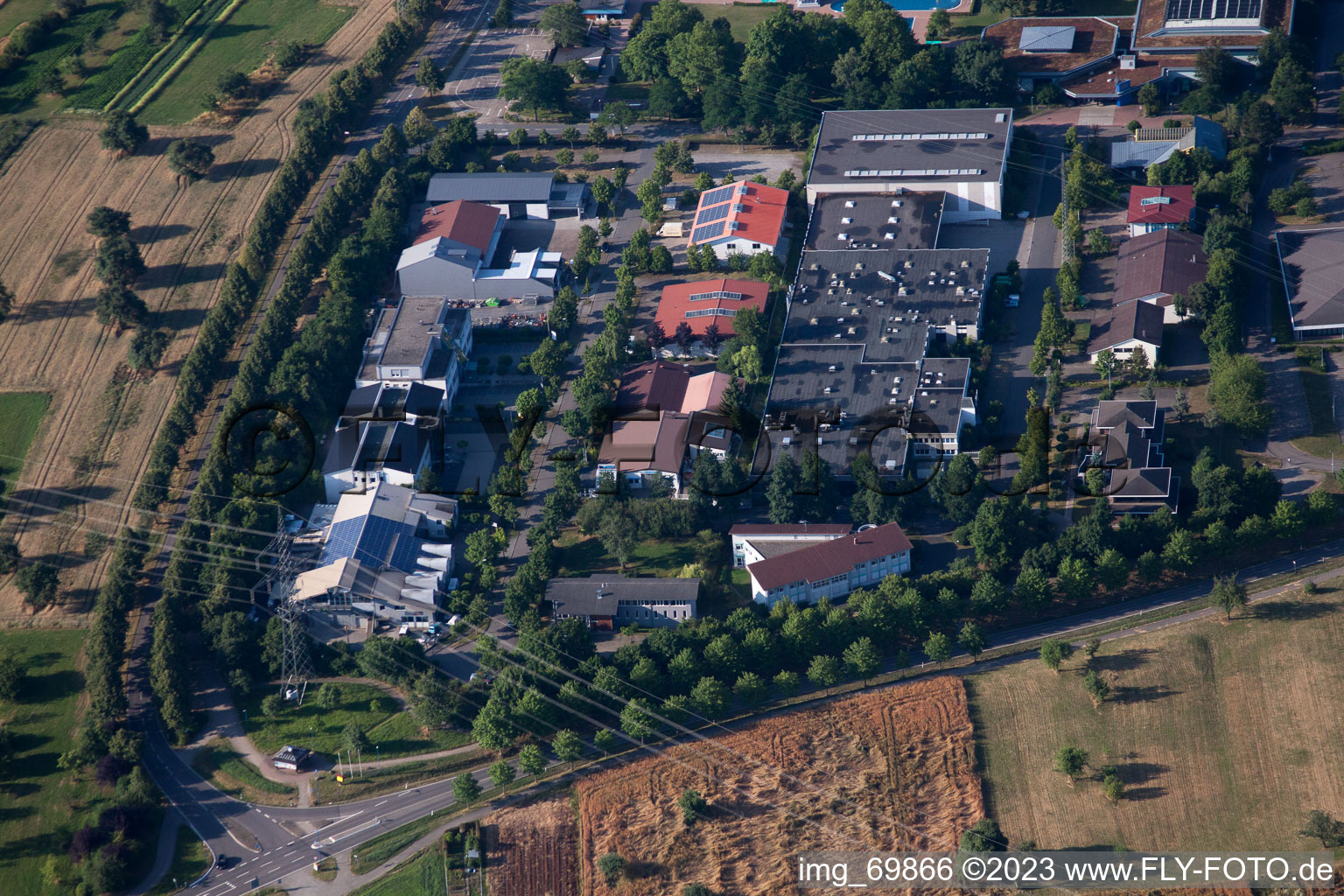 Quartier Palmbach in Karlsruhe dans le département Bade-Wurtemberg, Allemagne du point de vue du drone