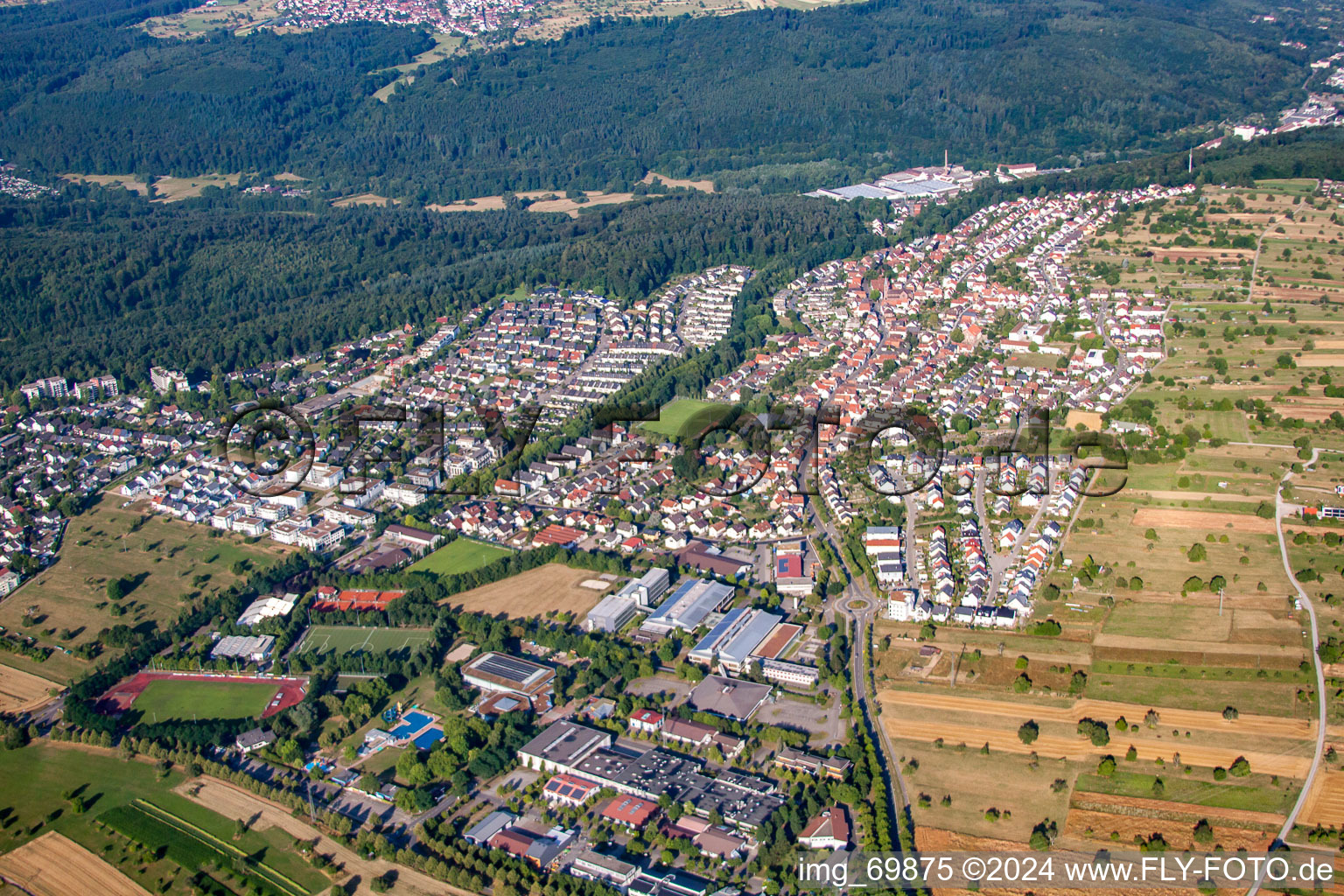 Vue aérienne de Du nord-est à le quartier Busenbach in Waldbronn dans le département Bade-Wurtemberg, Allemagne