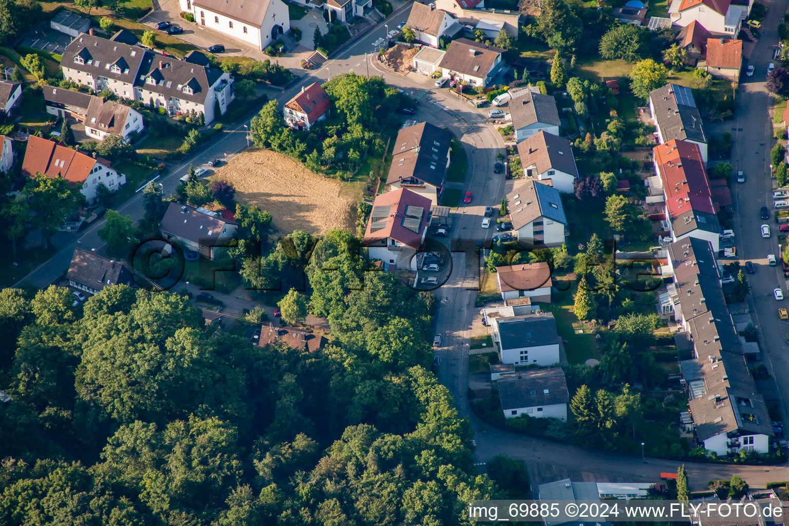 Quartier Langensteinbach in Karlsbad dans le département Bade-Wurtemberg, Allemagne du point de vue du drone