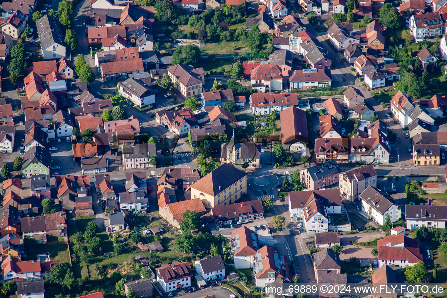 Quartier Langensteinbach in Karlsbad dans le département Bade-Wurtemberg, Allemagne d'un drone