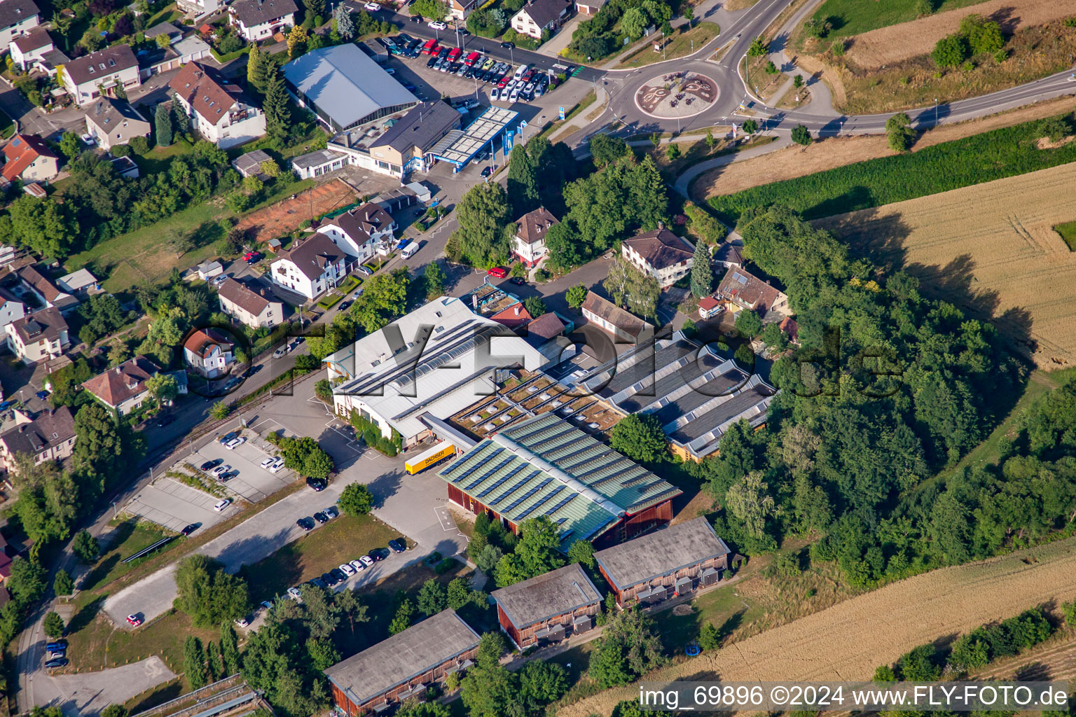 Vue aérienne de Polytec PT à le quartier Langensteinbach in Karlsbad dans le département Bade-Wurtemberg, Allemagne