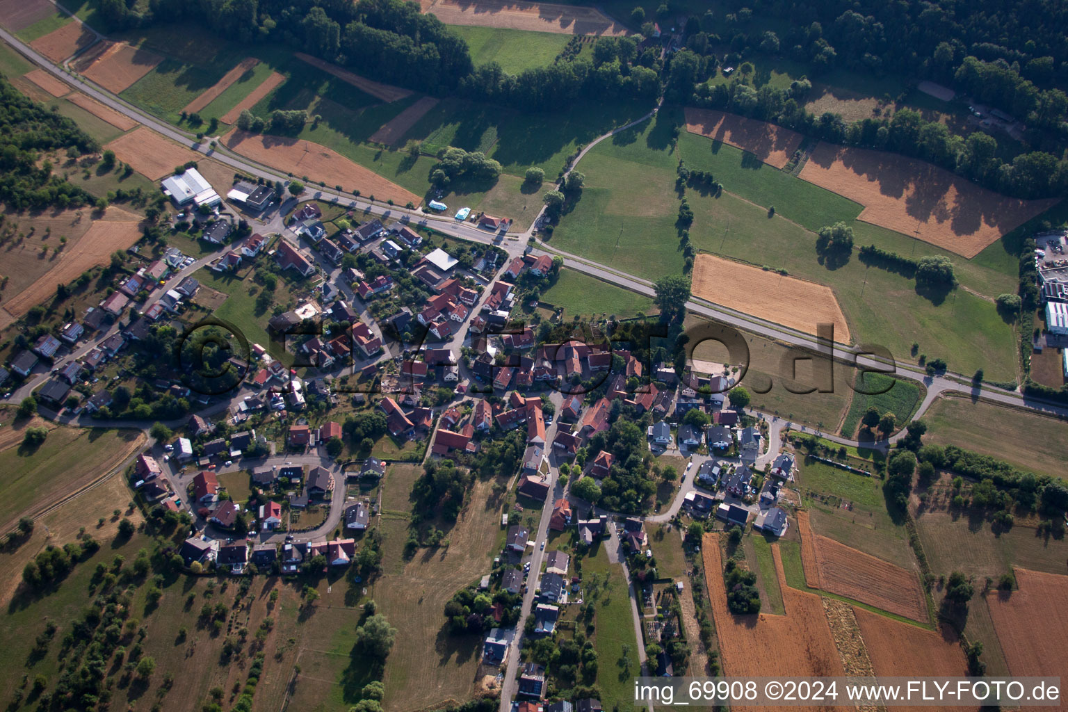 Vue aérienne de Du sud-ouest à le quartier Dietenhausen in Keltern dans le département Bade-Wurtemberg, Allemagne