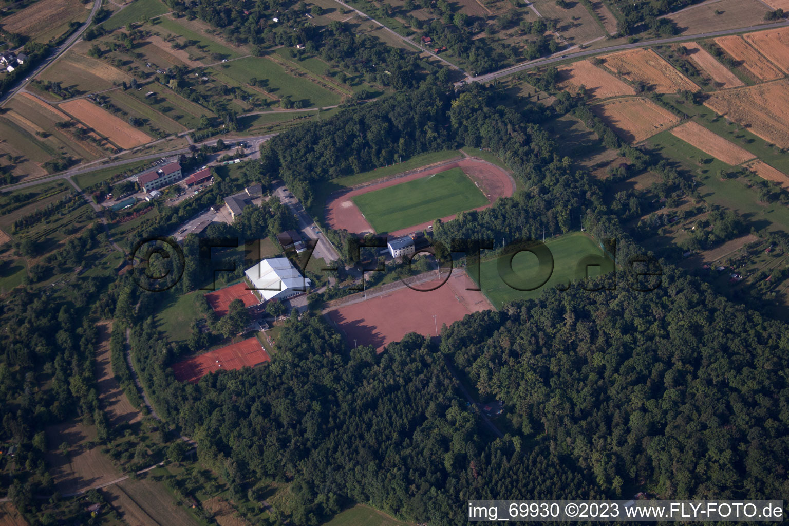 Birkenfeld dans le département Bade-Wurtemberg, Allemagne du point de vue du drone