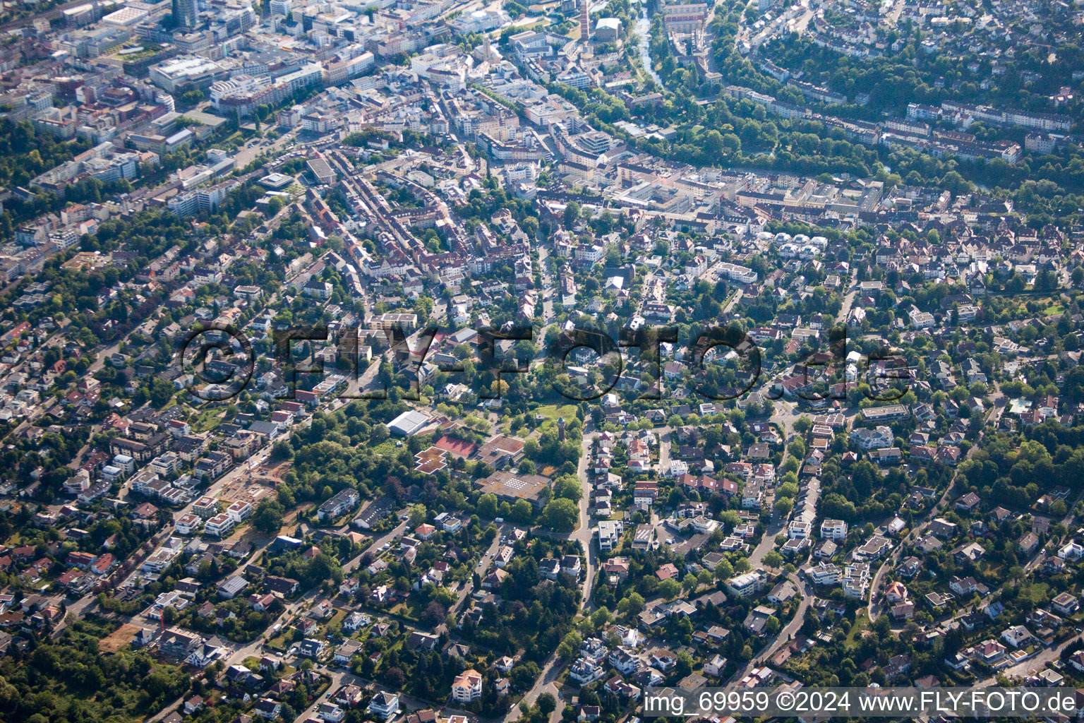 Pforzheim dans le département Bade-Wurtemberg, Allemagne depuis l'avion