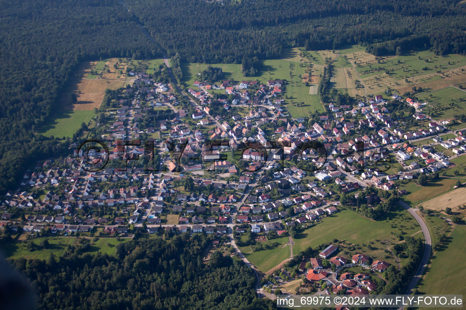 Vue aérienne de Centre de réunion à le quartier Hohenwart in Pforzheim dans le département Bade-Wurtemberg, Allemagne