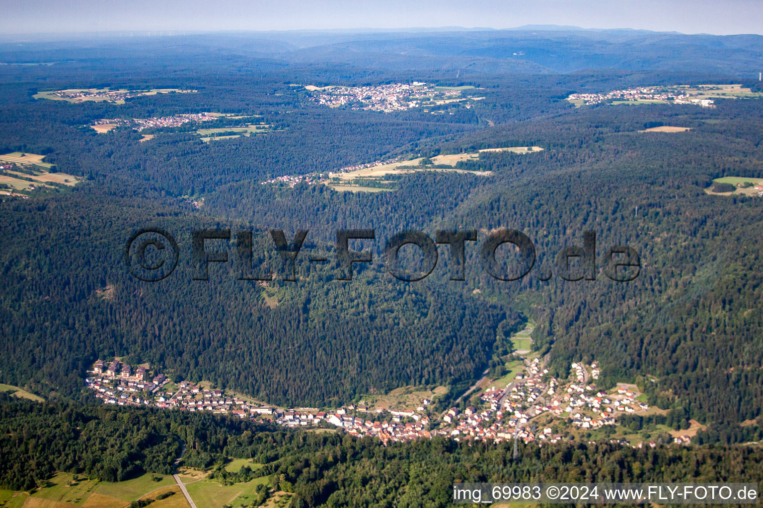 Vue aérienne de Unterreichenbach dans le département Bade-Wurtemberg, Allemagne