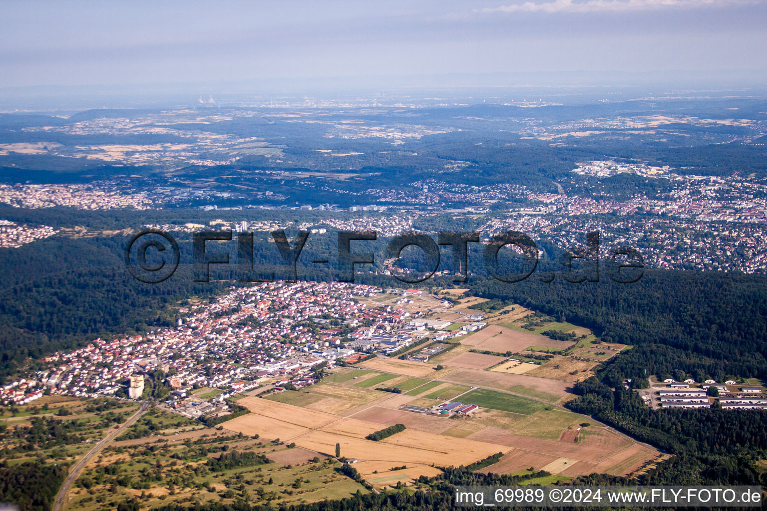 Vue aérienne de Dans le nord de la Forêt-Noire, dans le district de Huchenfeld à le quartier Hohenwart in Pforzheim dans le département Bade-Wurtemberg, Allemagne