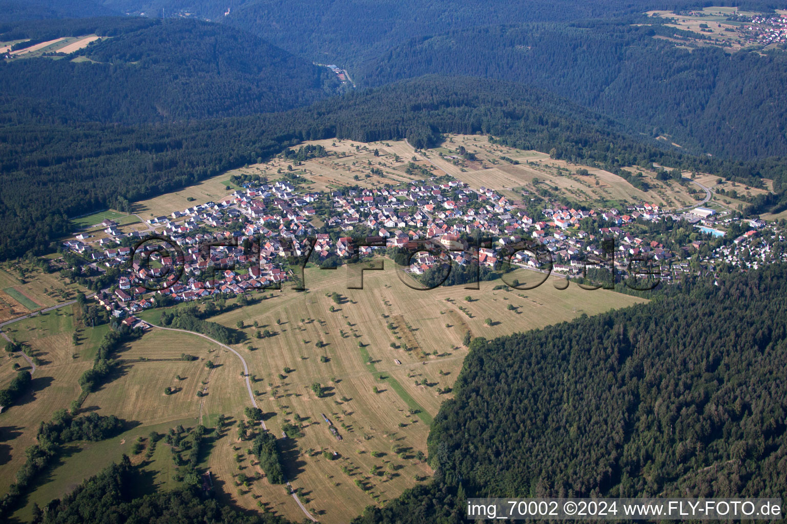 Vue aérienne de Schellbronn dans le département Bade-Wurtemberg, Allemagne