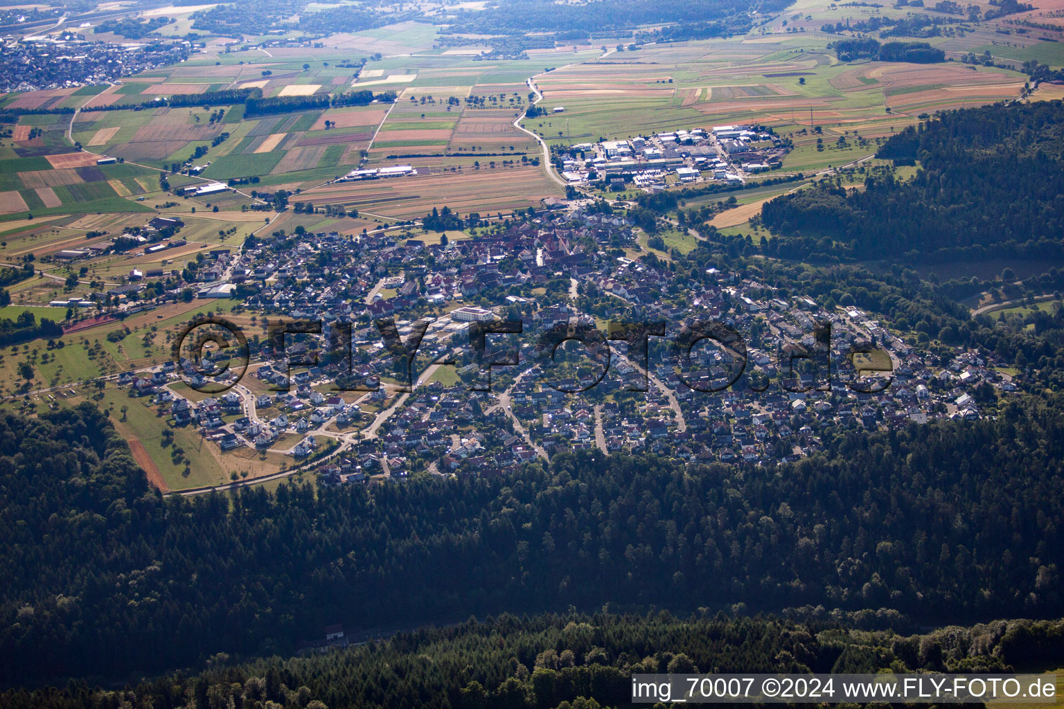 Vue aérienne de Tiefenbronn dans le département Bade-Wurtemberg, Allemagne