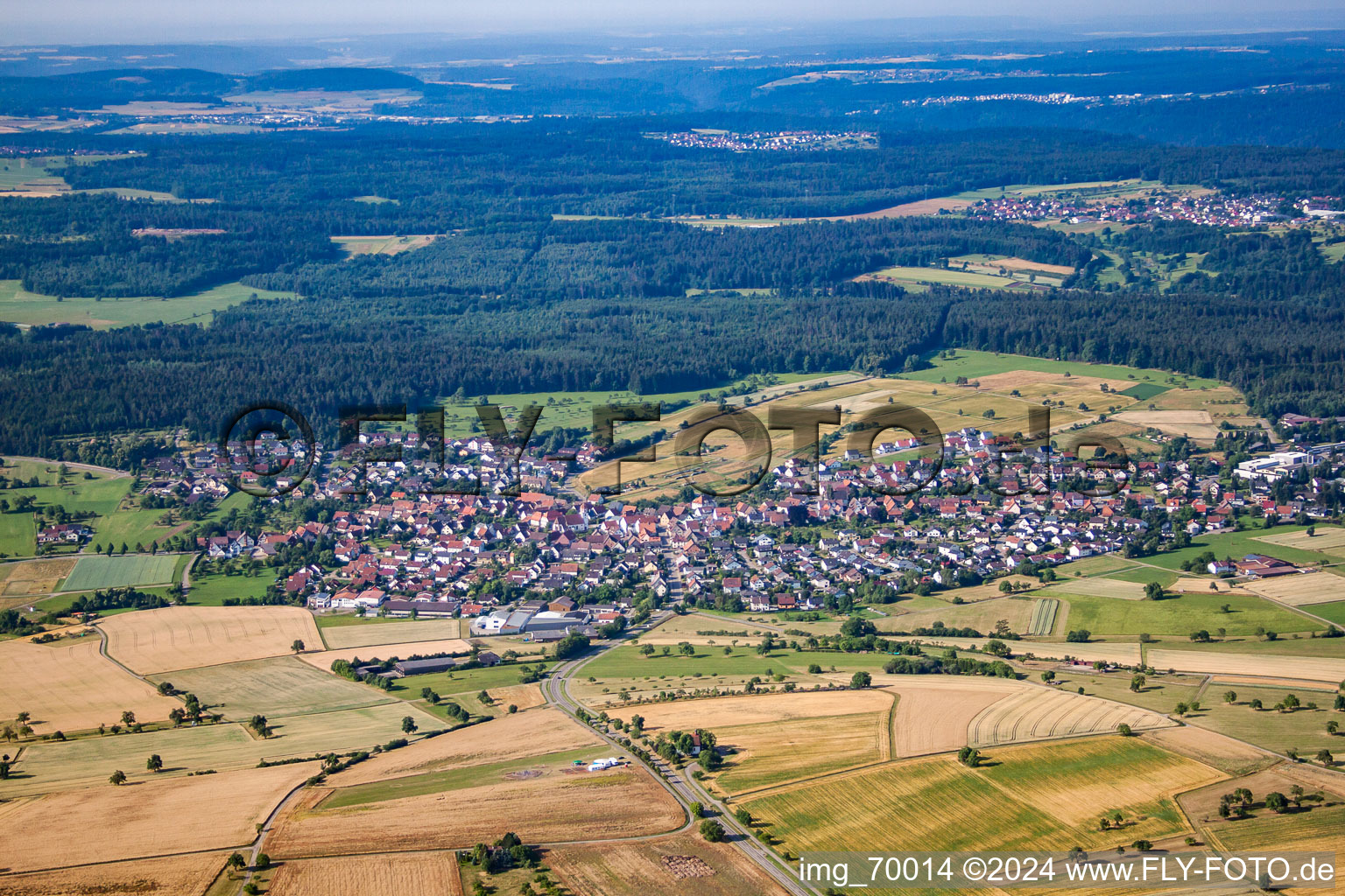 Vue aérienne de Neuhausen dans le département Bade-Wurtemberg, Allemagne