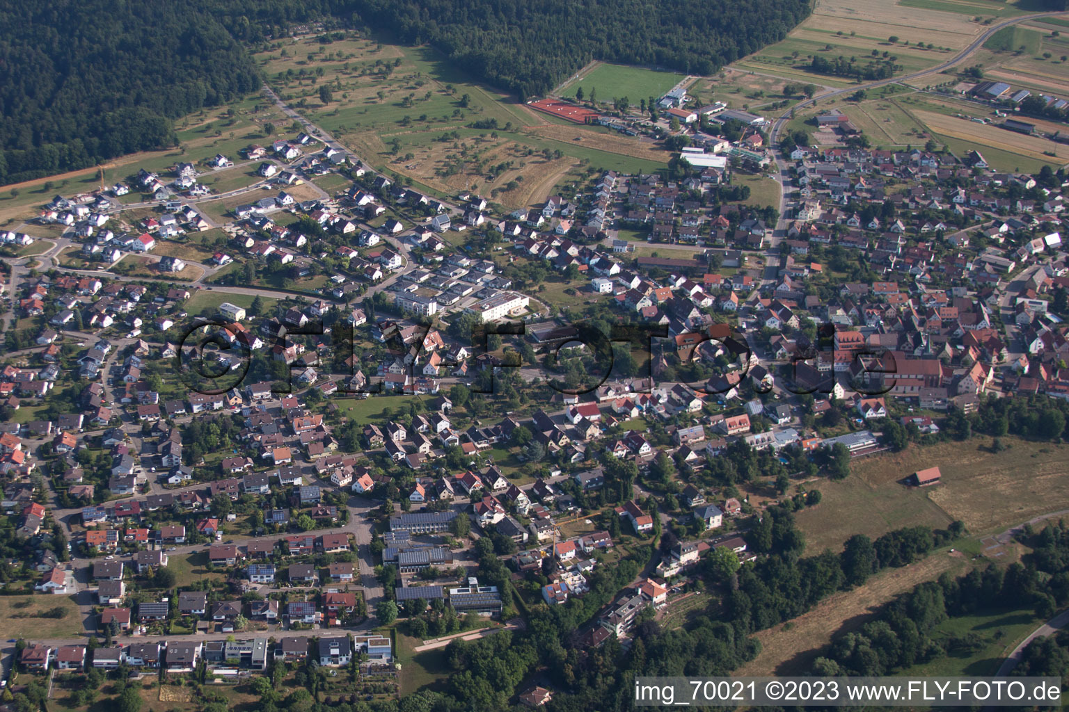 Vue aérienne de Tiefenbronn dans le département Bade-Wurtemberg, Allemagne