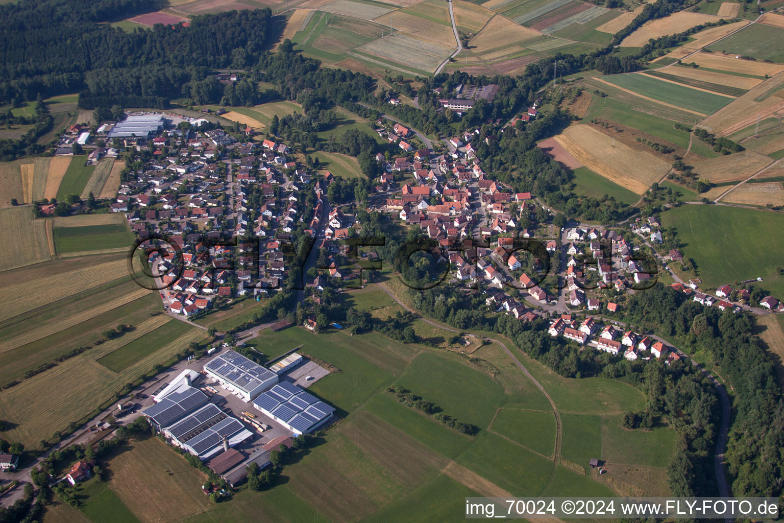 Vue aérienne de Derrière Krannich Solar GmbH & Co. KG dans le quartier de Hausen à le quartier Hausen an der Würm in Weil der Stadt dans le département Bade-Wurtemberg, Allemagne