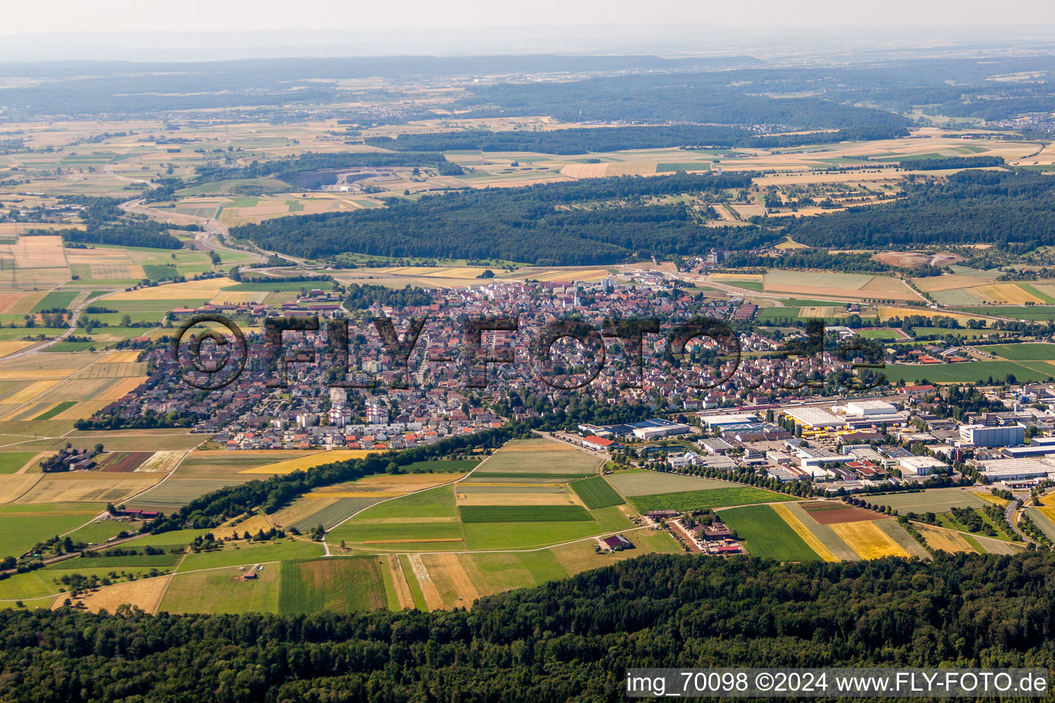 Vue aérienne de Vue des rues et des maisons des quartiers résidentiels à Renningen dans le département Bade-Wurtemberg, Allemagne