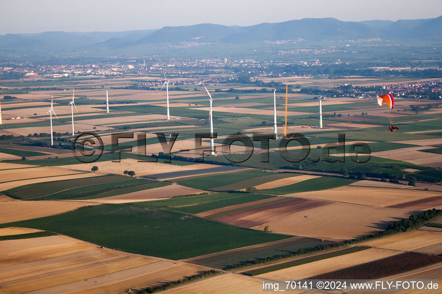 Vue oblique de Parc éolien à Offenbach an der Queich dans le département Rhénanie-Palatinat, Allemagne