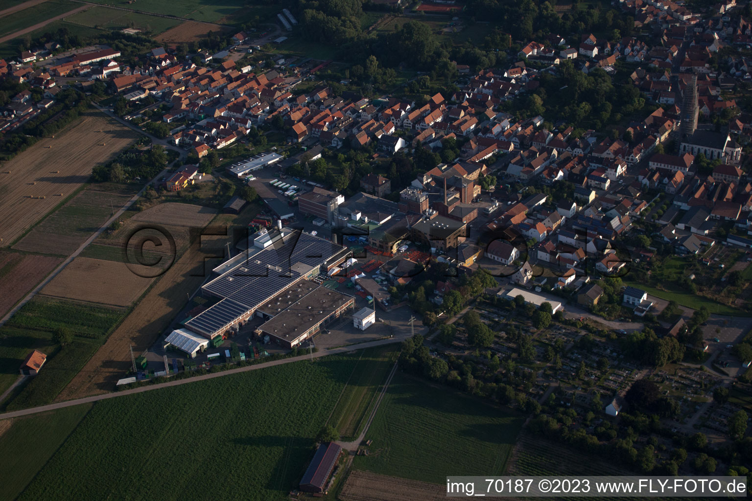 Bellheim dans le département Rhénanie-Palatinat, Allemagne d'un drone