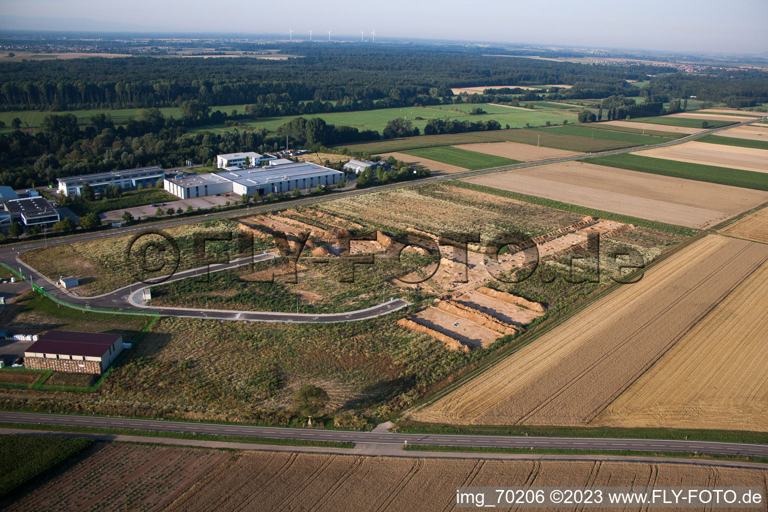 Vue oblique de Fouilles archéologiques dans la nouvelle zone commerciale NW à le quartier Herxheim in Herxheim bei Landau dans le département Rhénanie-Palatinat, Allemagne