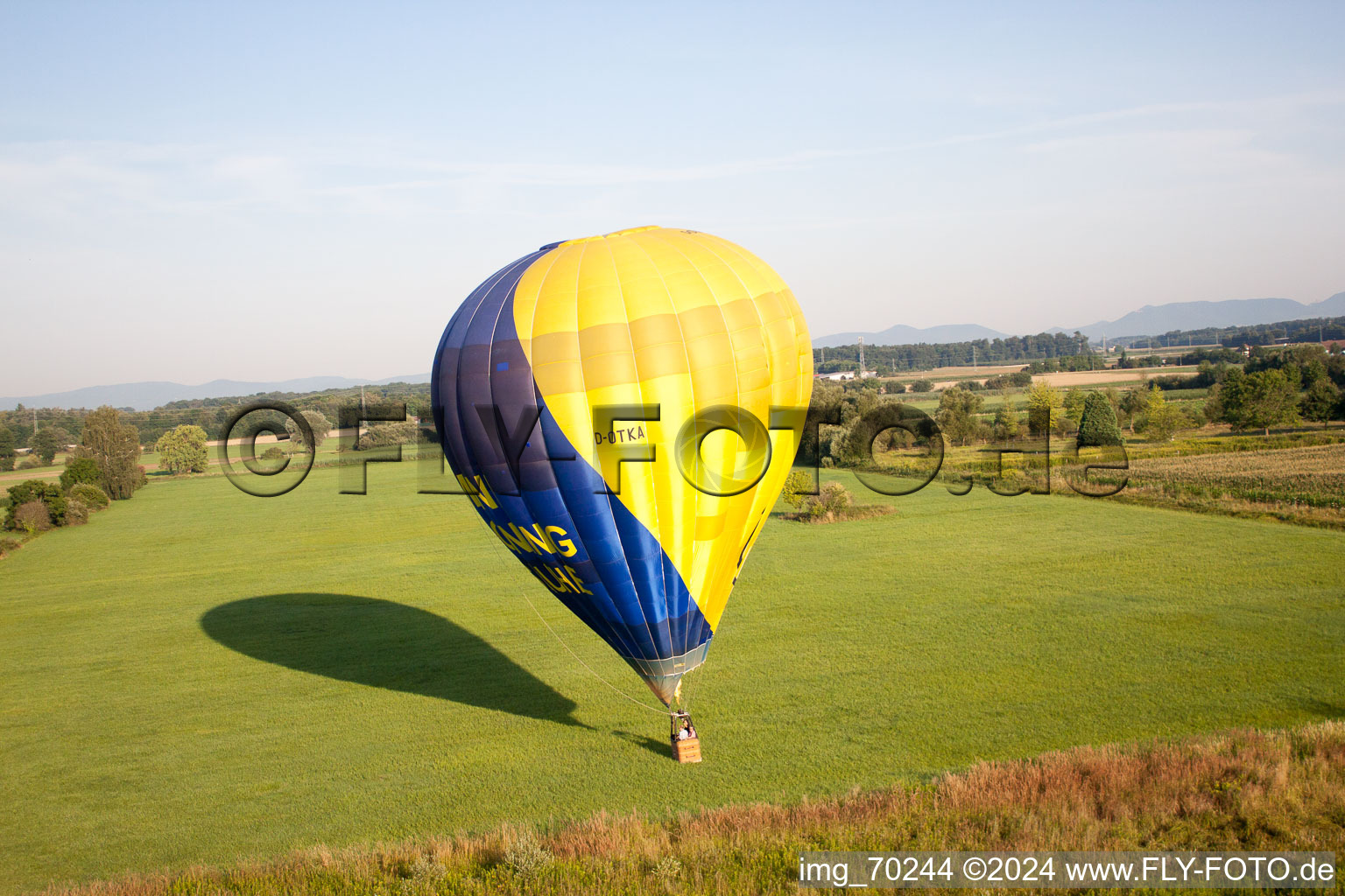 Ballon en fuite à Erlenbach bei Kandel dans le département Rhénanie-Palatinat, Allemagne d'en haut