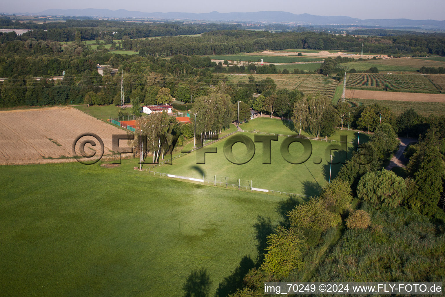 Photographie aérienne de Terrain de sport à Erlenbach bei Kandel dans le département Rhénanie-Palatinat, Allemagne