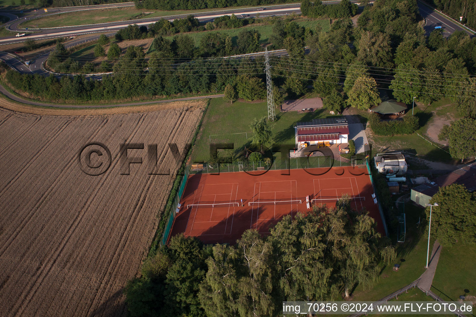 Vue aérienne de Club de tennis à Erlenbach bei Kandel dans le département Rhénanie-Palatinat, Allemagne