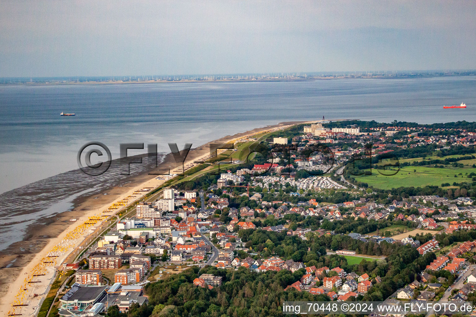 Vue aérienne de Paysage de plage de sable fin sur la mer du Nord à le quartier Duhnen in Cuxhaven dans le département Basse-Saxe, Allemagne