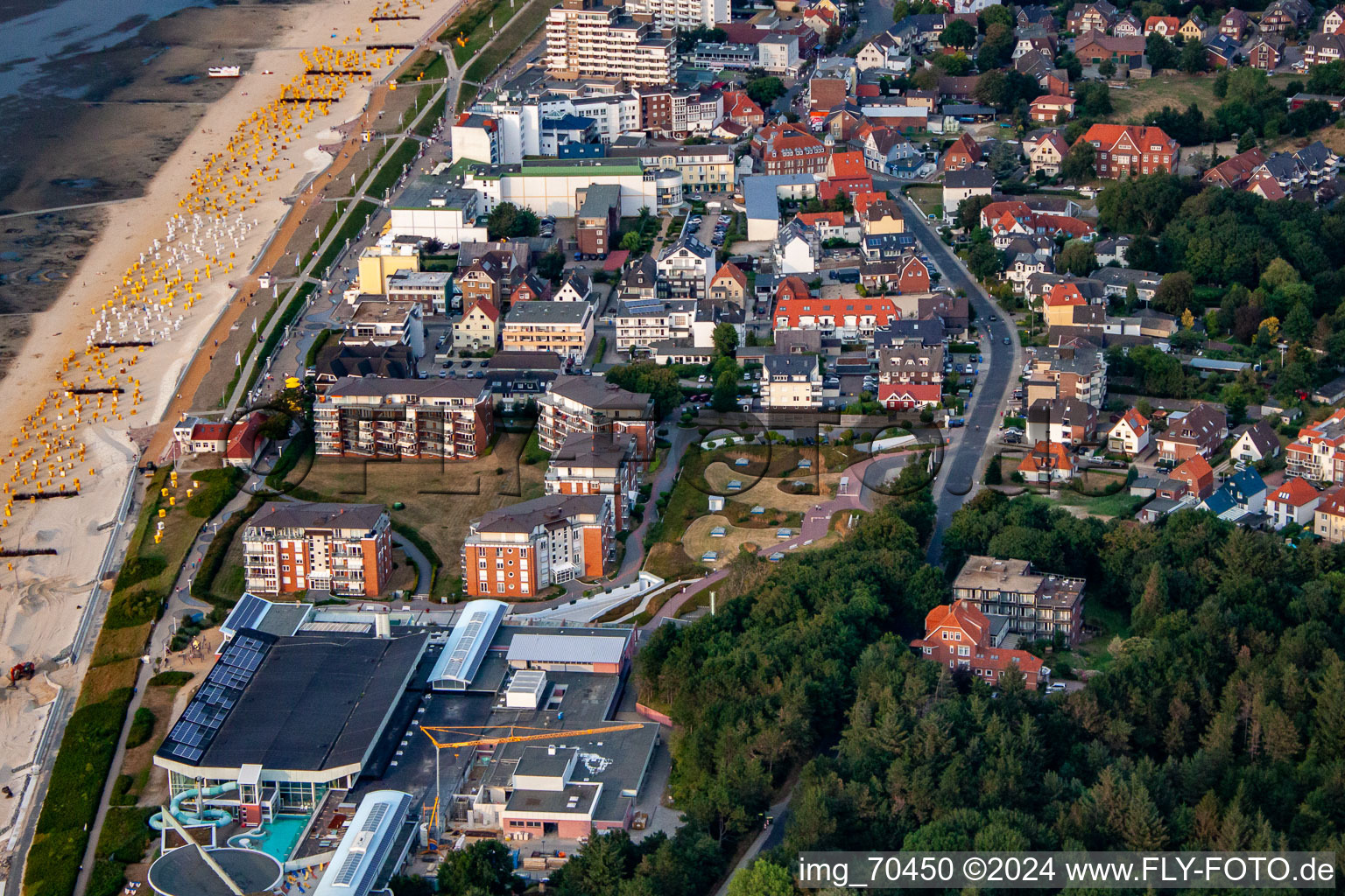 Vue aérienne de Centre de thalasso, hop ! à le quartier Duhnen in Cuxhaven dans le département Basse-Saxe, Allemagne