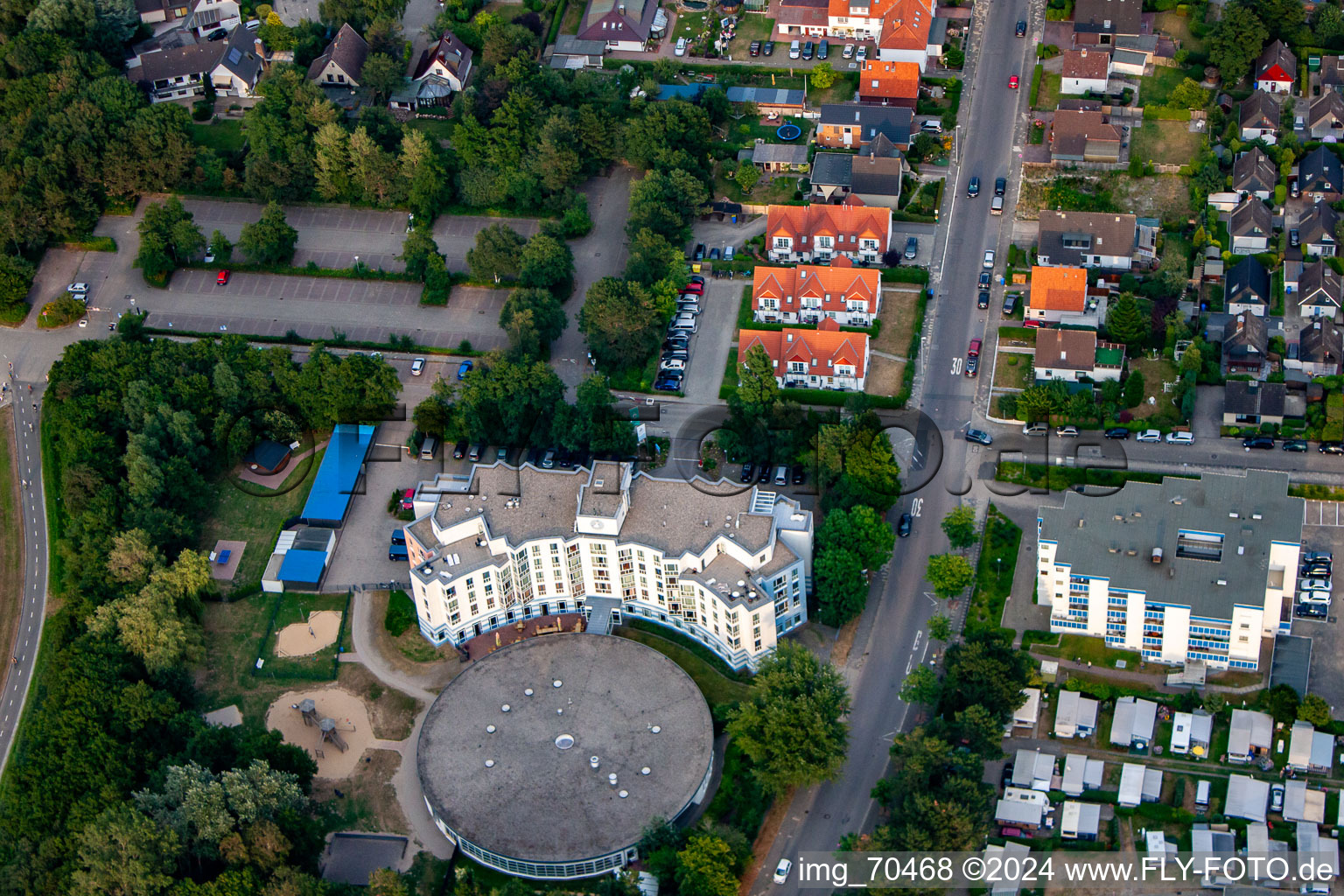 Vue aérienne de Terrain de la clinique du centre de rééducation de la Strandrobbe Kurklinik à le quartier Duhnen in Cuxhaven dans le département Basse-Saxe, Allemagne