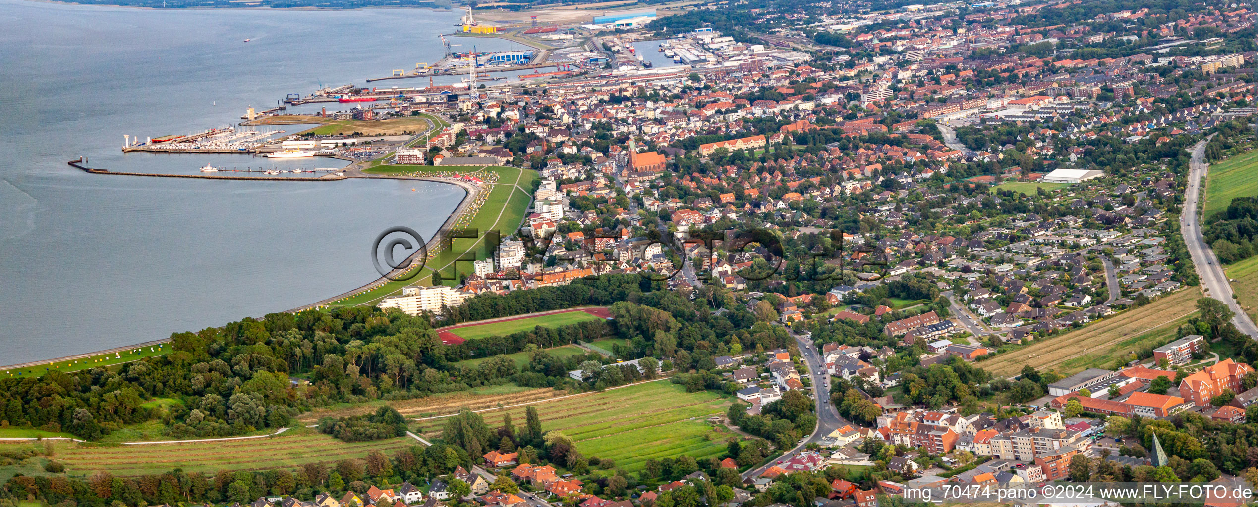 Vue aérienne de Plage de baignade Baie de Grimmershörn à le quartier Döse in Cuxhaven dans le département Basse-Saxe, Allemagne