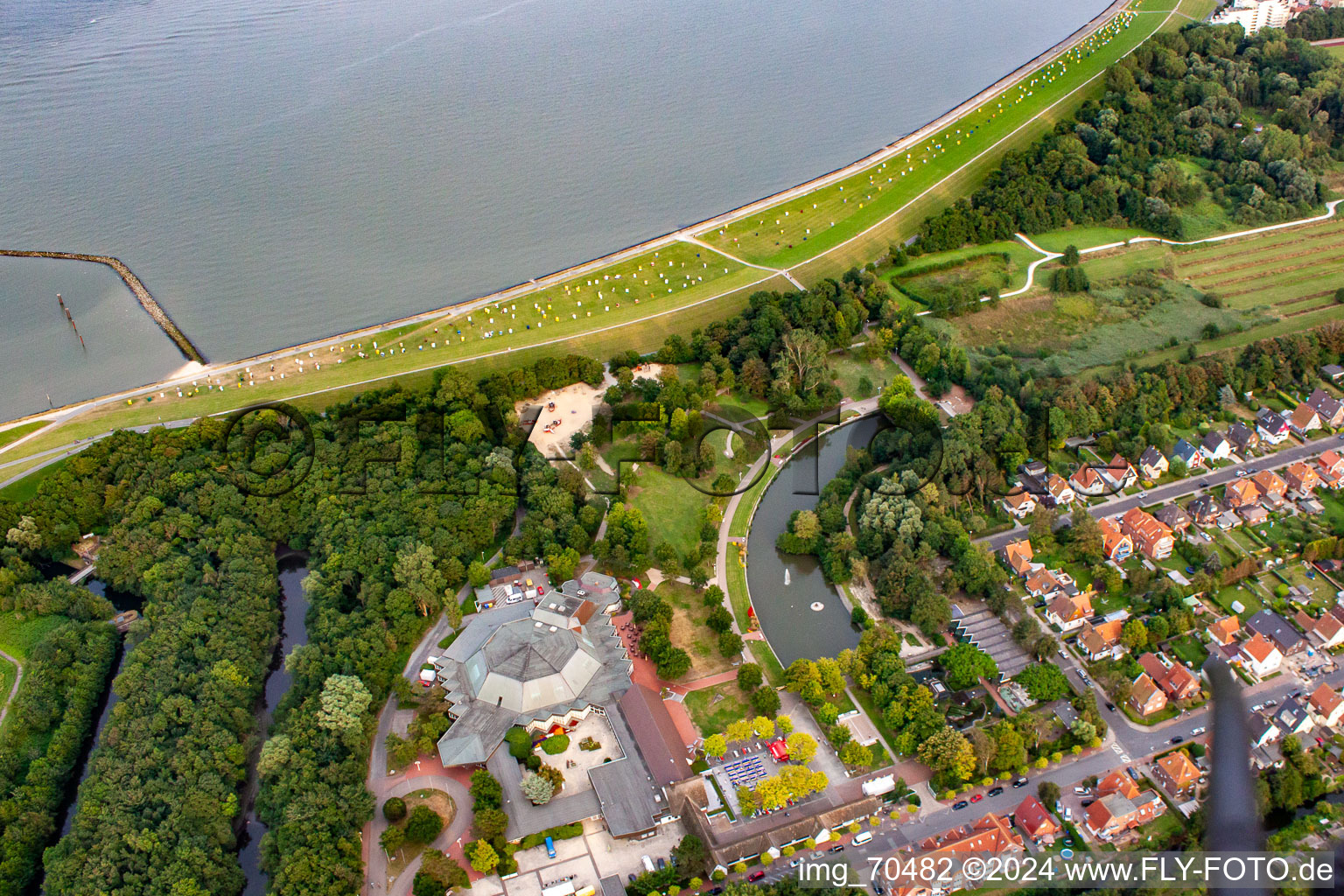 Vue aérienne de Parc thermal à le quartier Döse in Cuxhaven dans le département Basse-Saxe, Allemagne