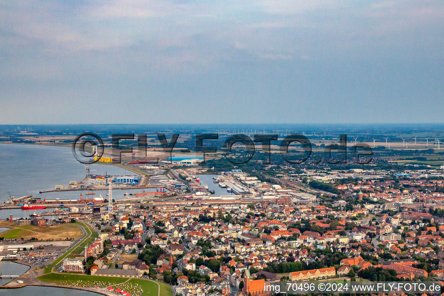 Vue aérienne de Plage de baignade Baie de Grimmershörn depuis le nord à Cuxhaven dans le département Basse-Saxe, Allemagne