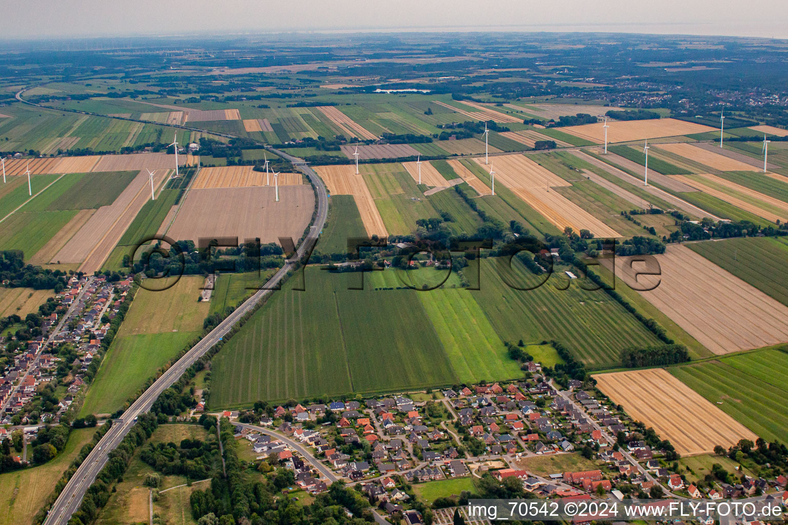 Vue aérienne de Parc éolien du nord à le quartier Altenbruch-Westerende in Cuxhaven dans le département Basse-Saxe, Allemagne