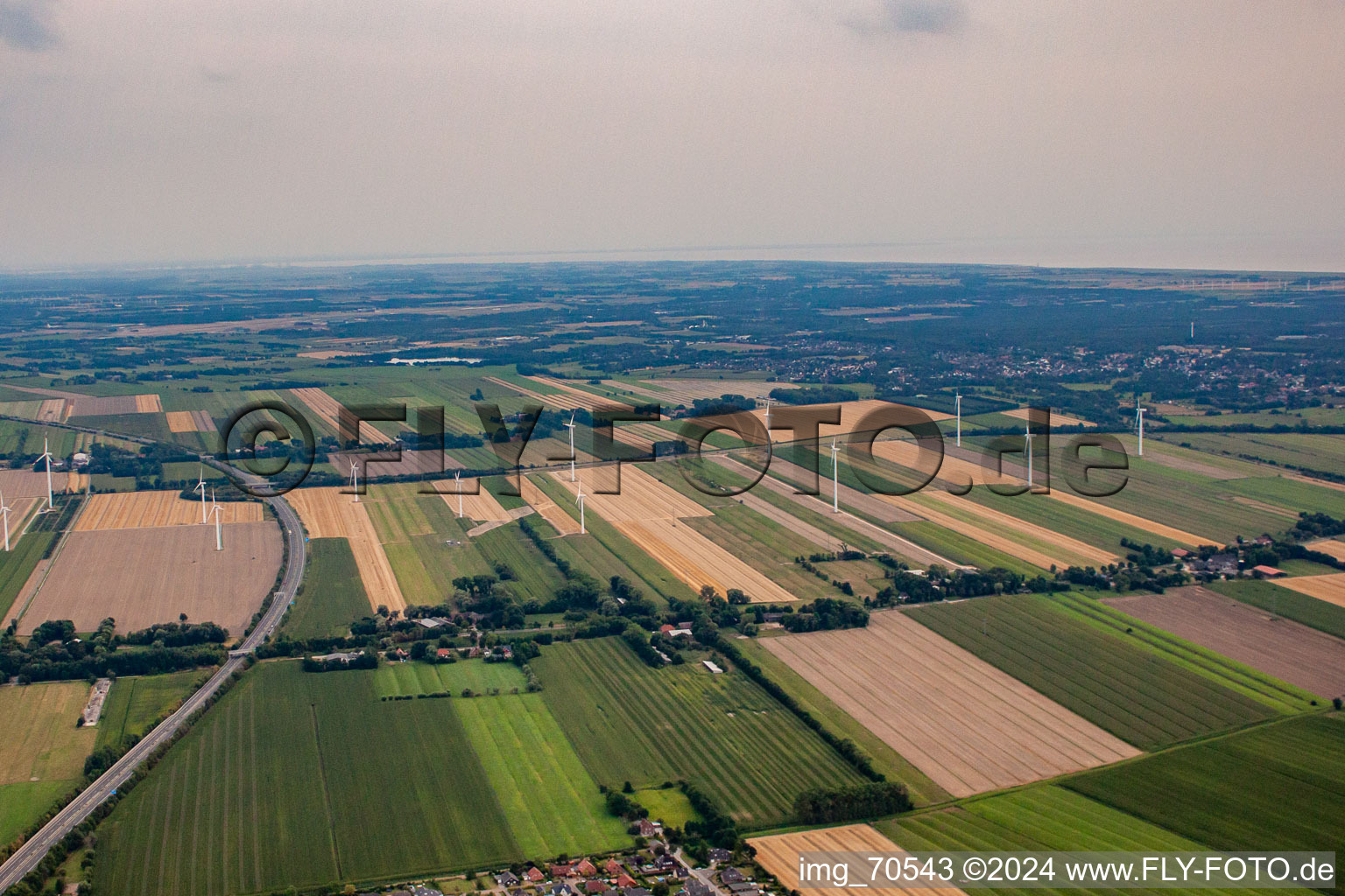 Vue aérienne de Parc éolien du nord à le quartier Altenbruch-Westerende in Cuxhaven dans le département Basse-Saxe, Allemagne