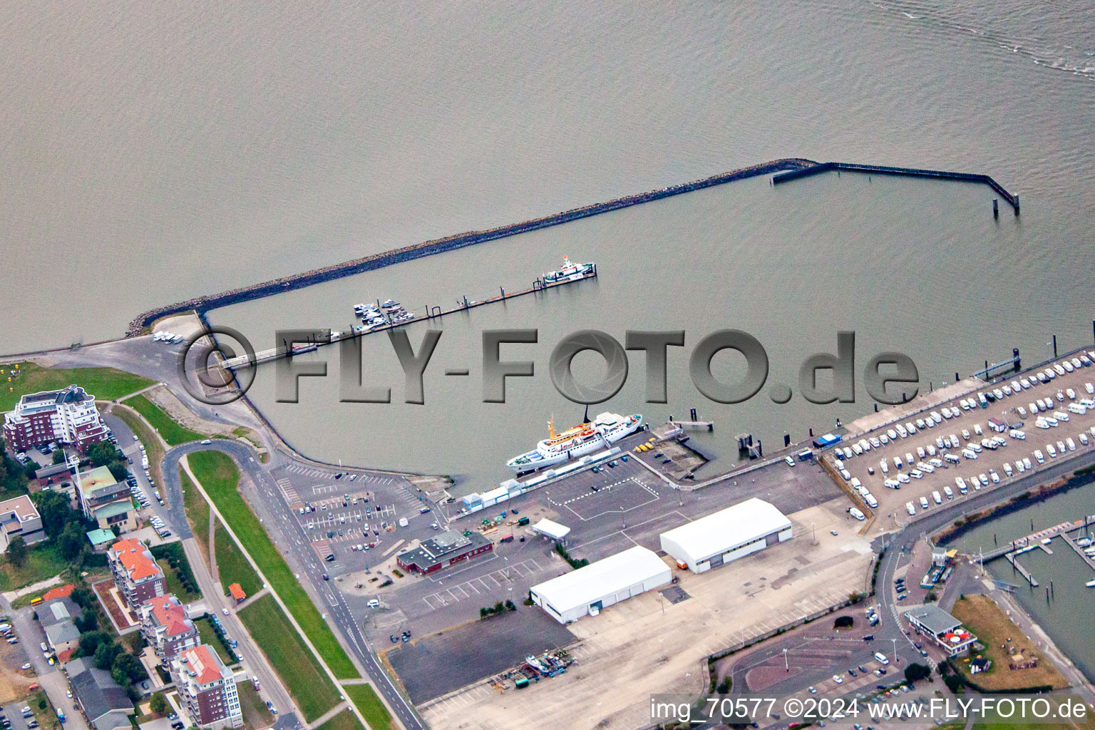 Vue aérienne de Port ferry et yacht club eV à Cuxhaven dans le département Basse-Saxe, Allemagne