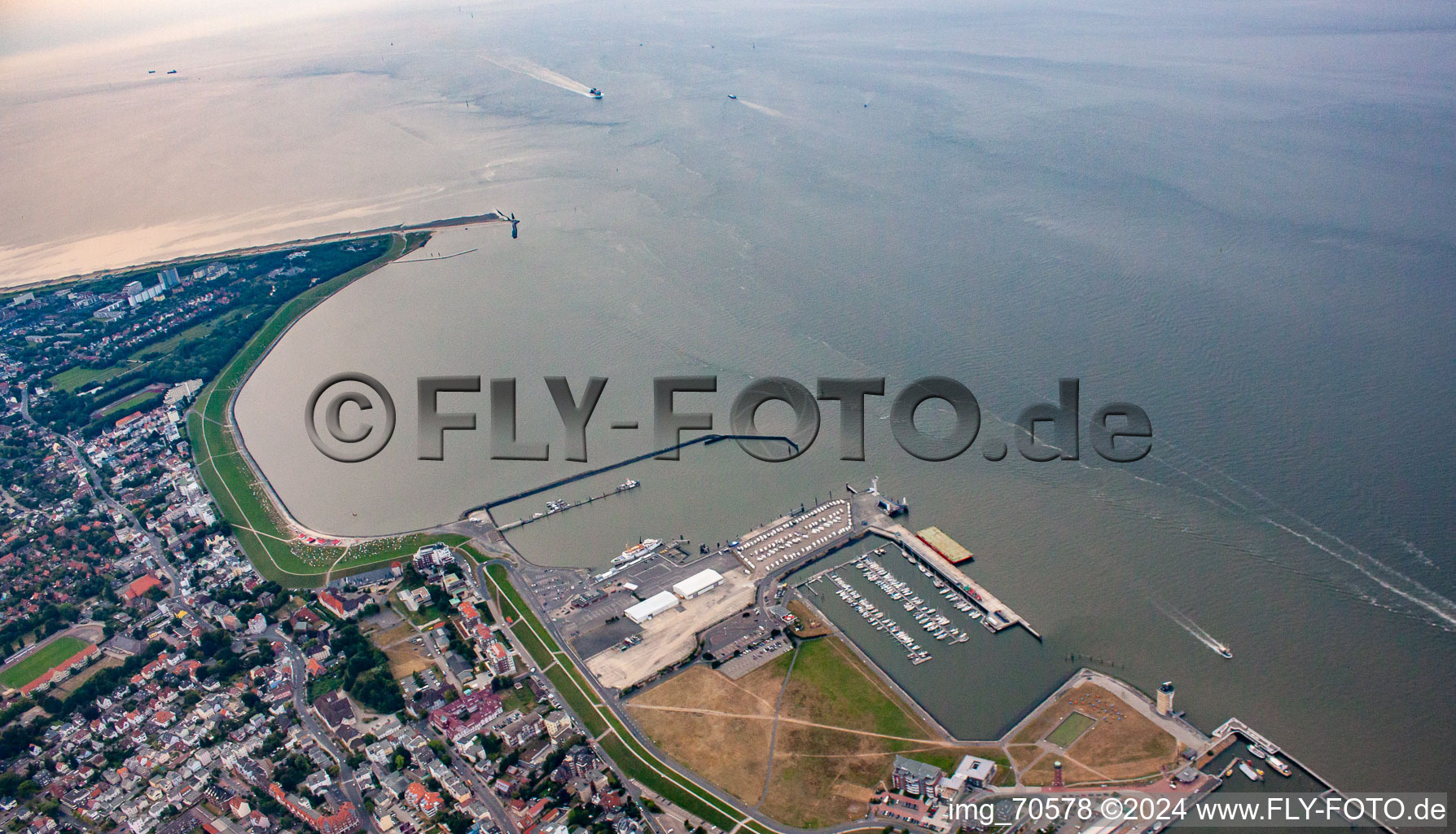 Vue aérienne de Bouche de l'Elbe, du port à Kugelbake à le quartier Döse in Cuxhaven dans le département Basse-Saxe, Allemagne