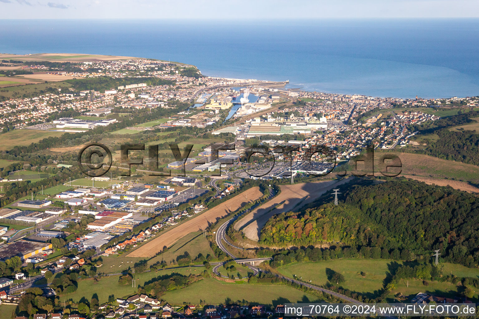 Vue aérienne de Vue sur la ville depuis le centre-ville à Mers-les-Bains dans le département Somme, France