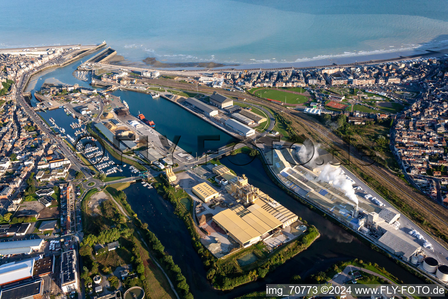 Photographie aérienne de L'avant-port à Le Tréport dans le département Seine-Maritime, France