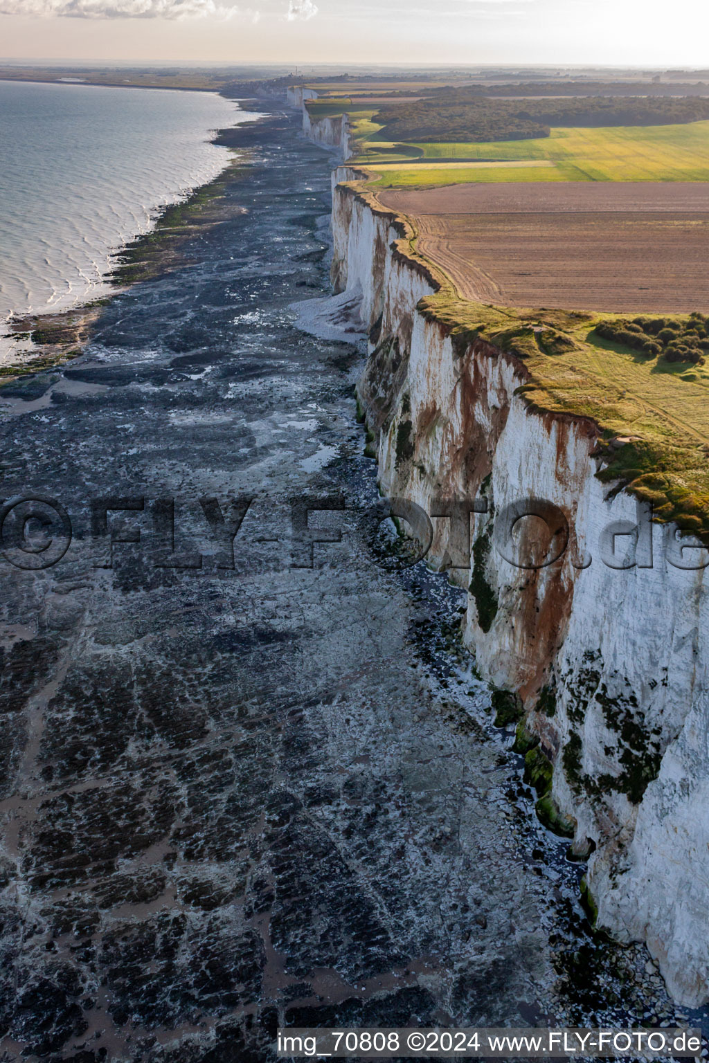 Vue aérienne de Falaise à Mers-les-Bains dans le département Somme, France