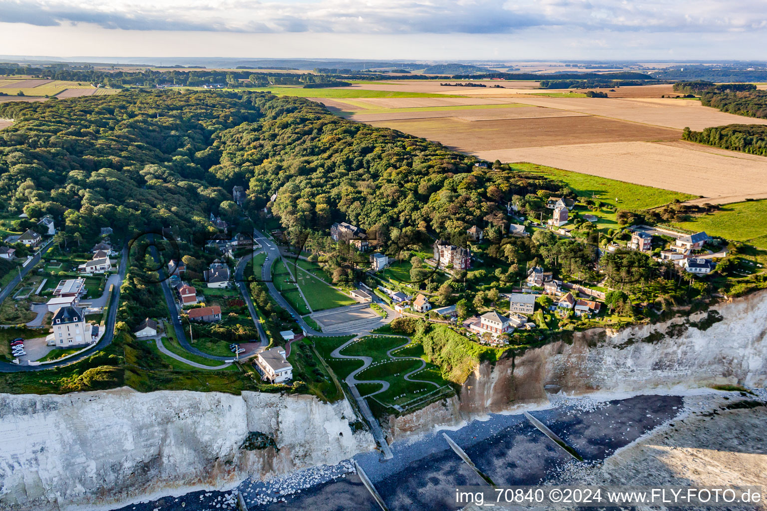 Vue aérienne de Falaise Cise à Ault dans le département Somme, France