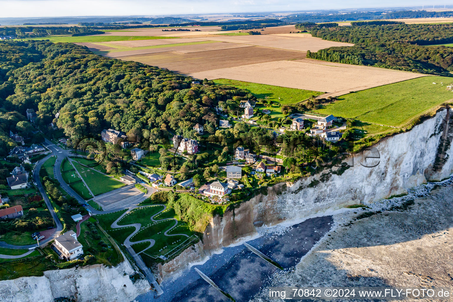 Vue aérienne de Falaise Cise à Ault dans le département Somme, France