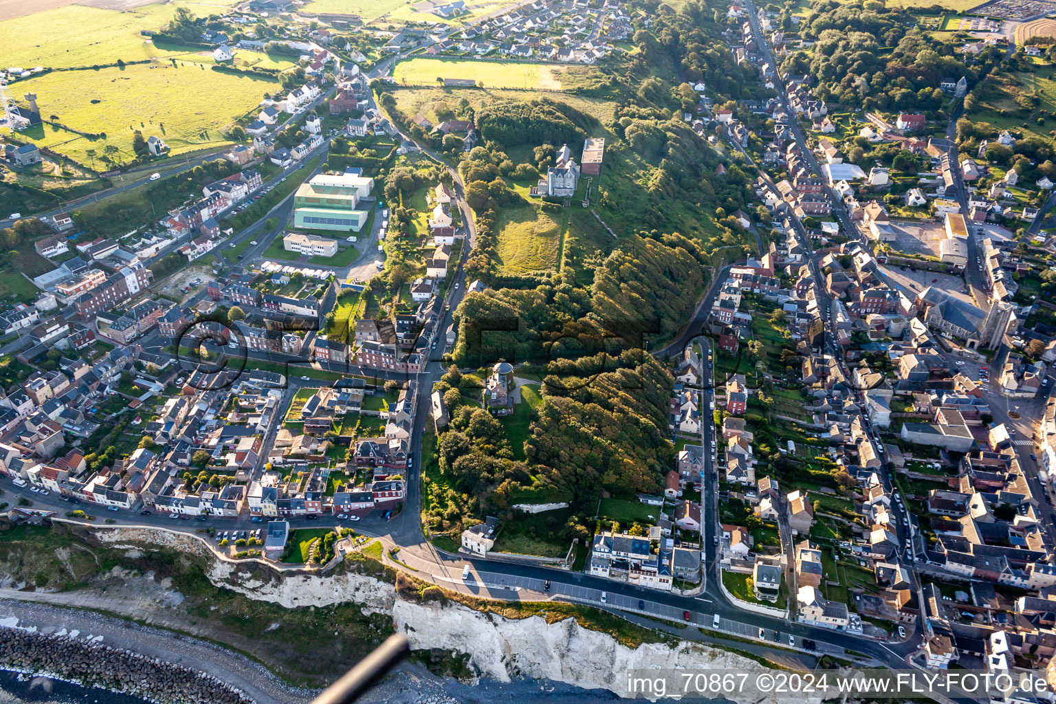 Falaise D Ault à Ault dans le département Somme, France d'en haut