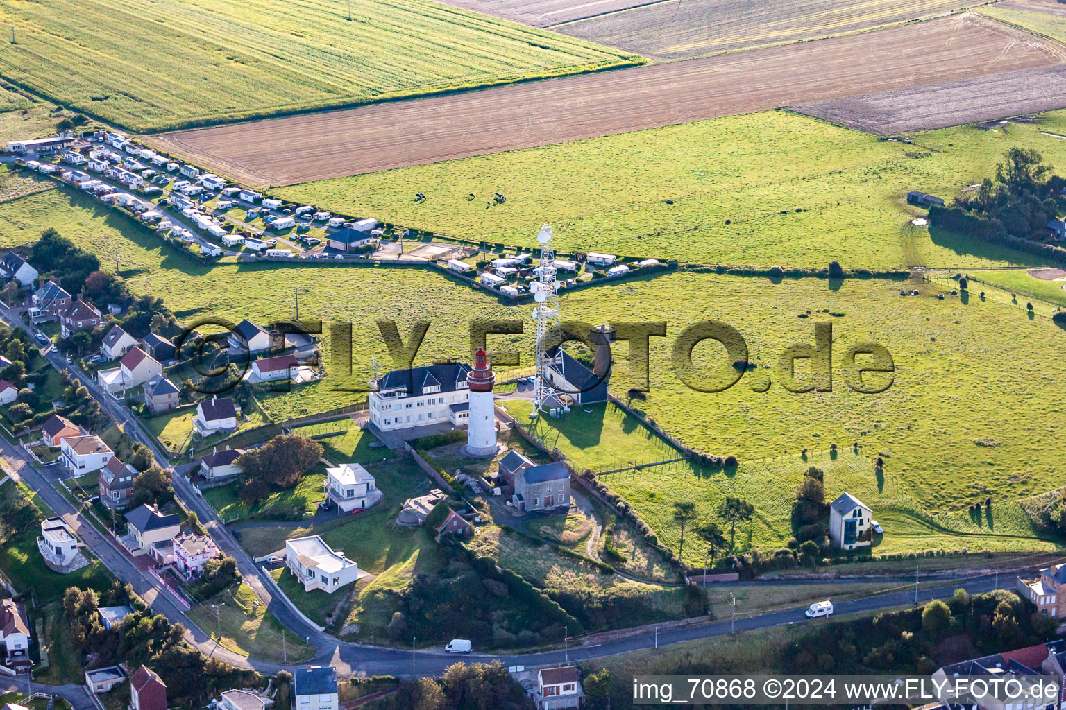 Vue aérienne de Phare Phare d'Ault à Ault dans le département Somme, France