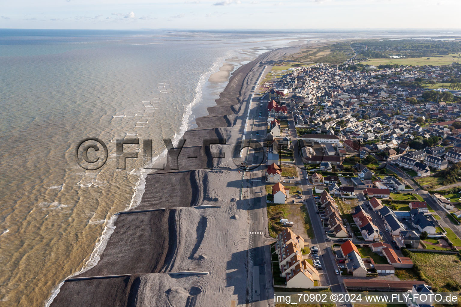 Vue aérienne de Paysage de plage de sable sur la Manche à Cayeux-sur-Mer dans le département Somme, France