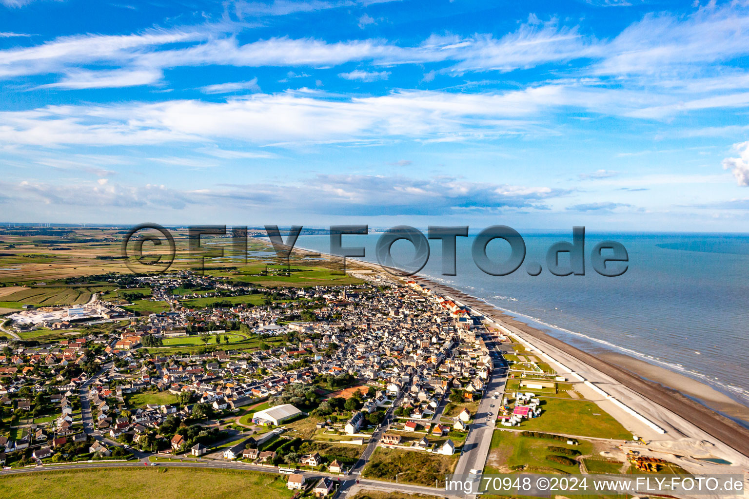 Vue aérienne de Du nord à Cayeux-sur-Mer dans le département Somme, France