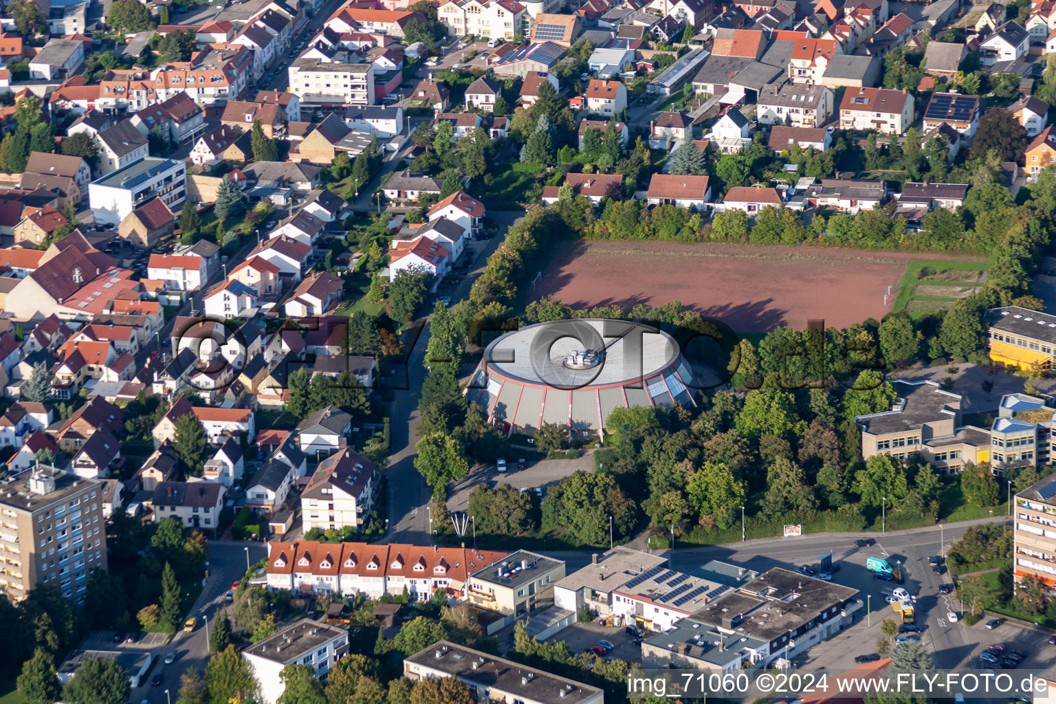 Vue aérienne de Salle de sport ronde à Mutterstadt dans le département Rhénanie-Palatinat, Allemagne