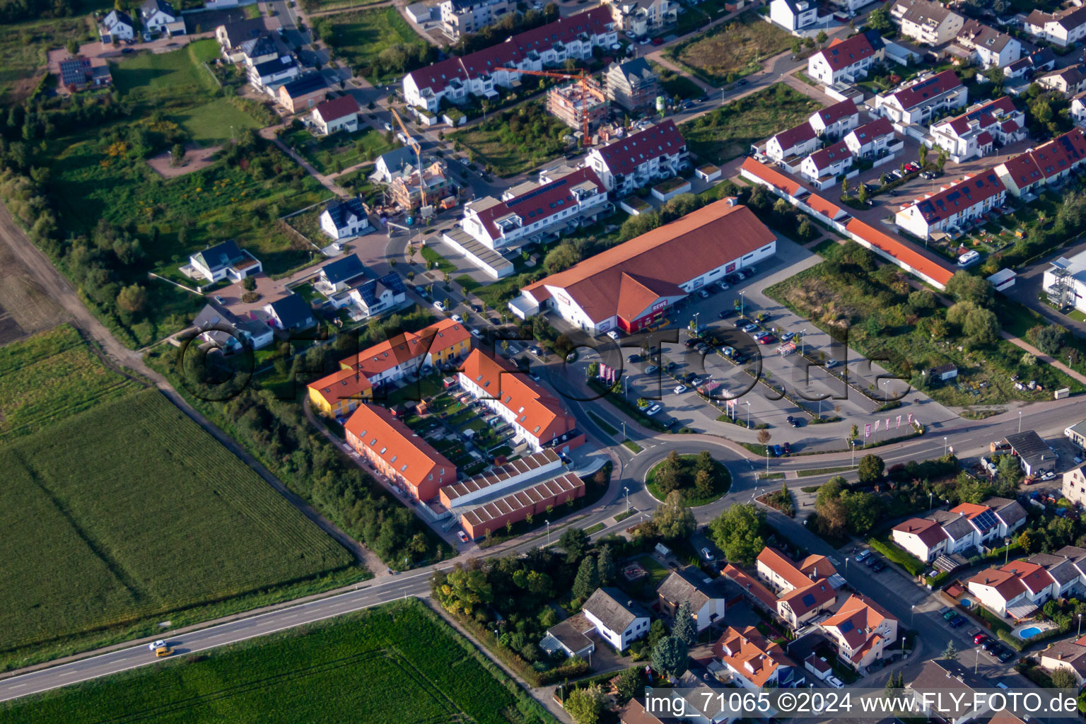 Vue aérienne de REWE à Mutterstadt dans le département Rhénanie-Palatinat, Allemagne