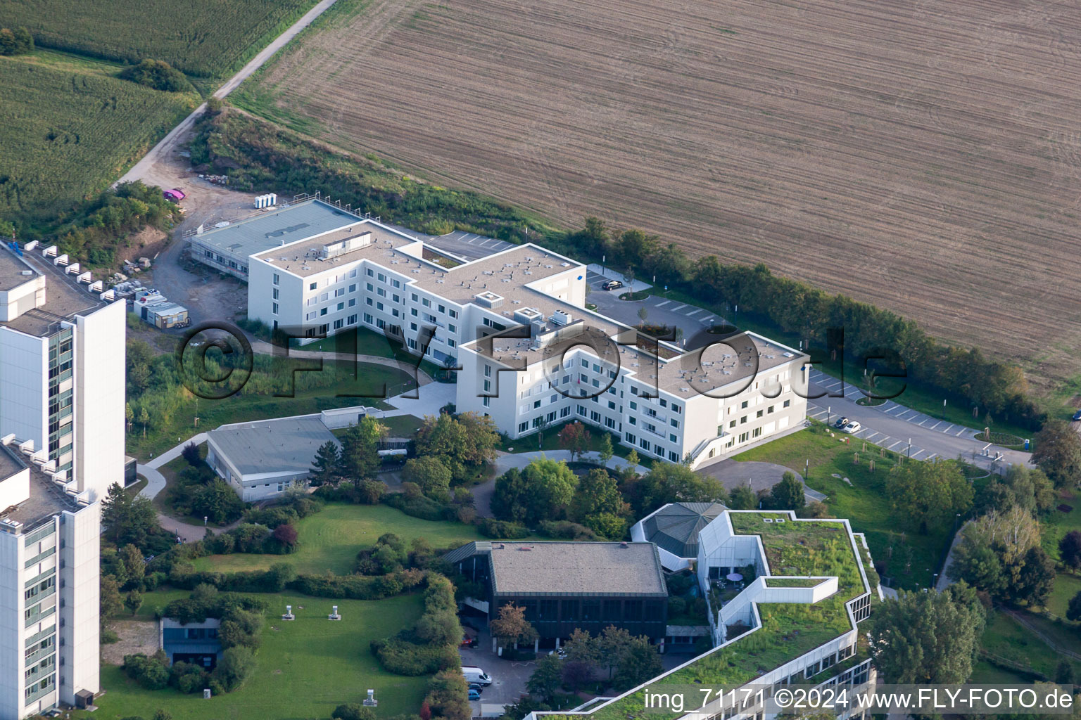 Clinique des accidents BG à le quartier Oggersheim in Ludwigshafen am Rhein dans le département Rhénanie-Palatinat, Allemagne du point de vue du drone