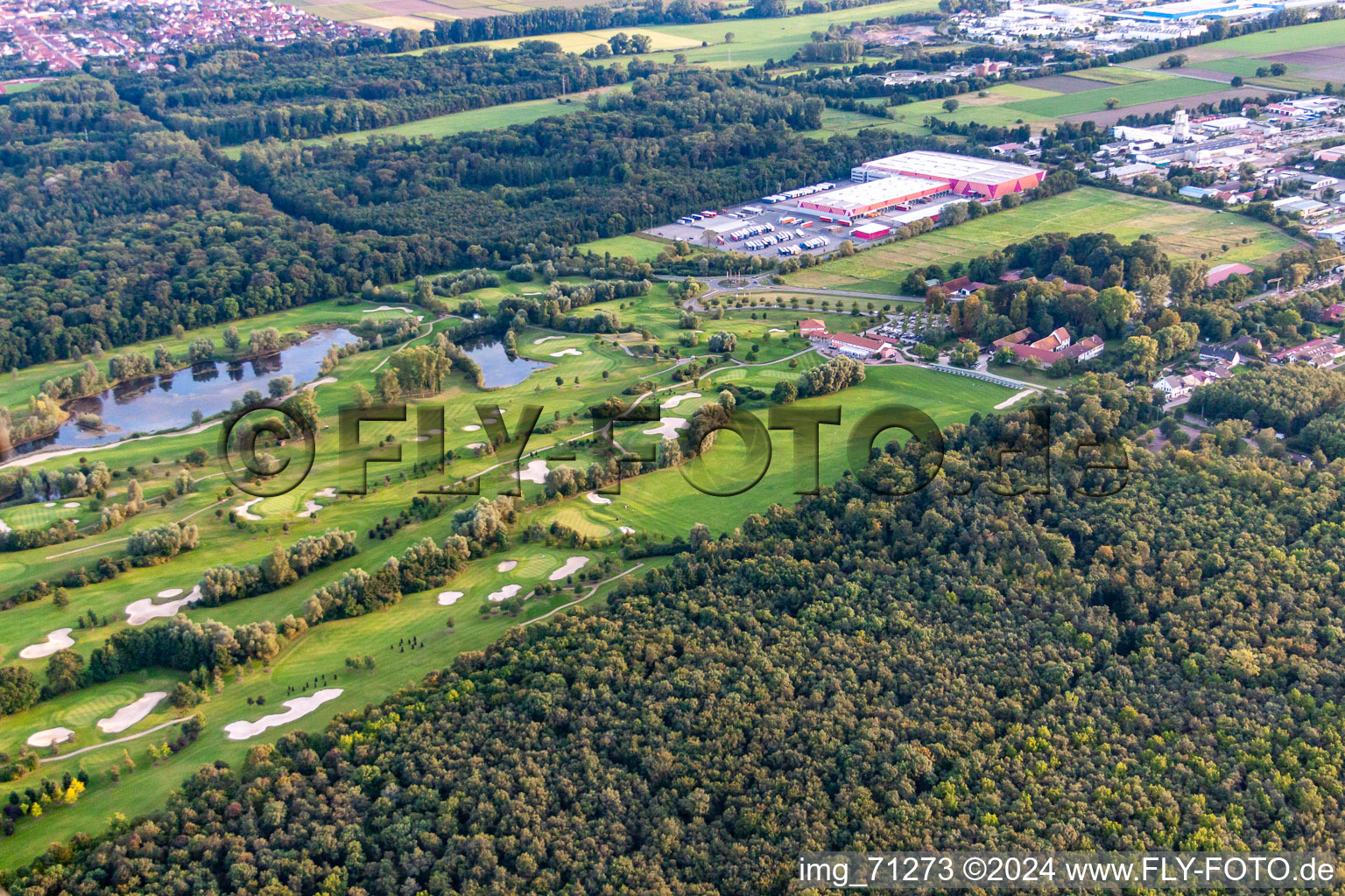 Vue aérienne de Club de golf Dreihof à le quartier Dreihof in Essingen dans le département Rhénanie-Palatinat, Allemagne