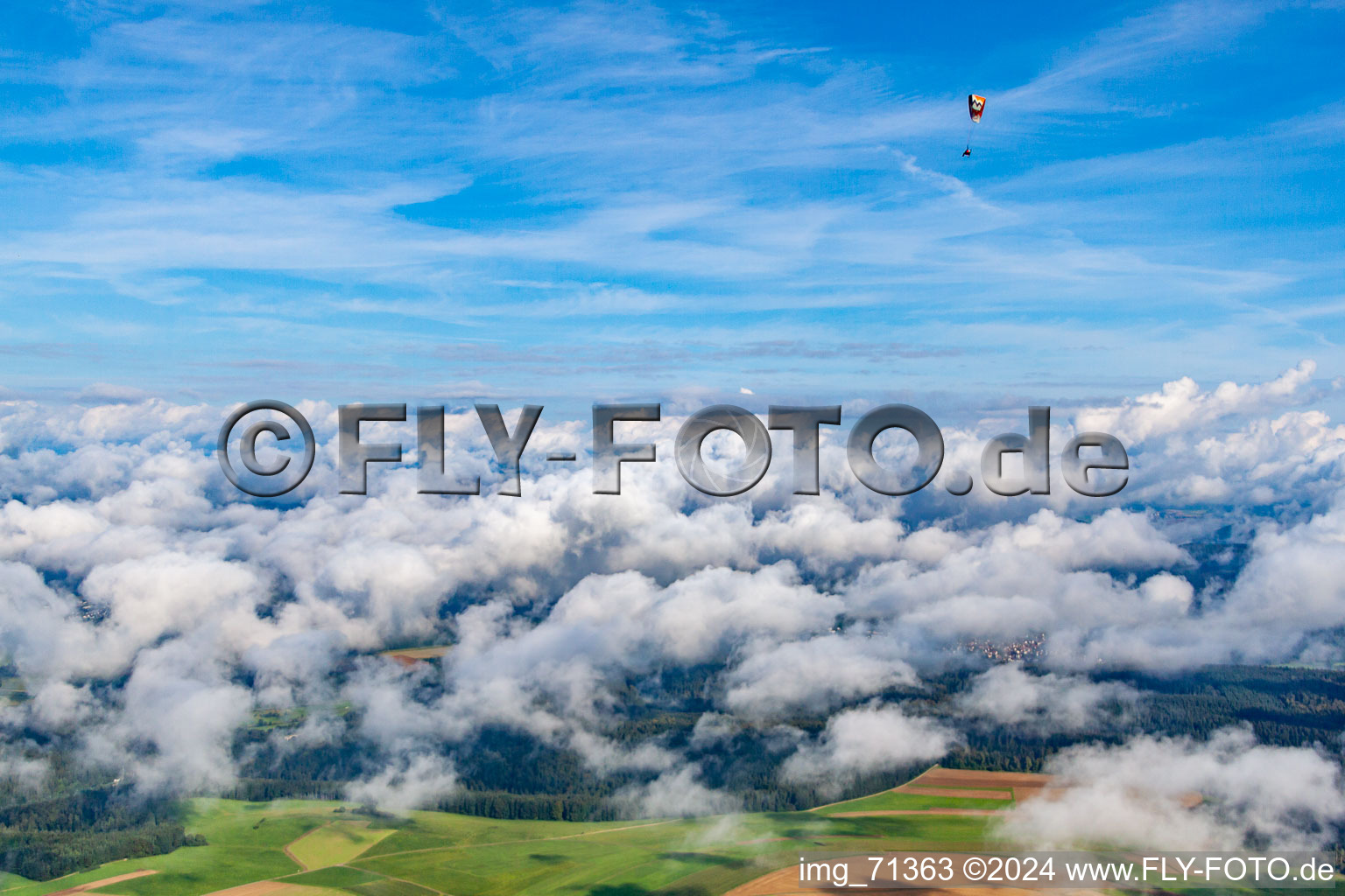 Vue aérienne de Danseur de nuages à le quartier Biesendorf in Engen dans le département Bade-Wurtemberg, Allemagne